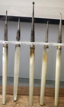 Instruments for inserting gold fillings